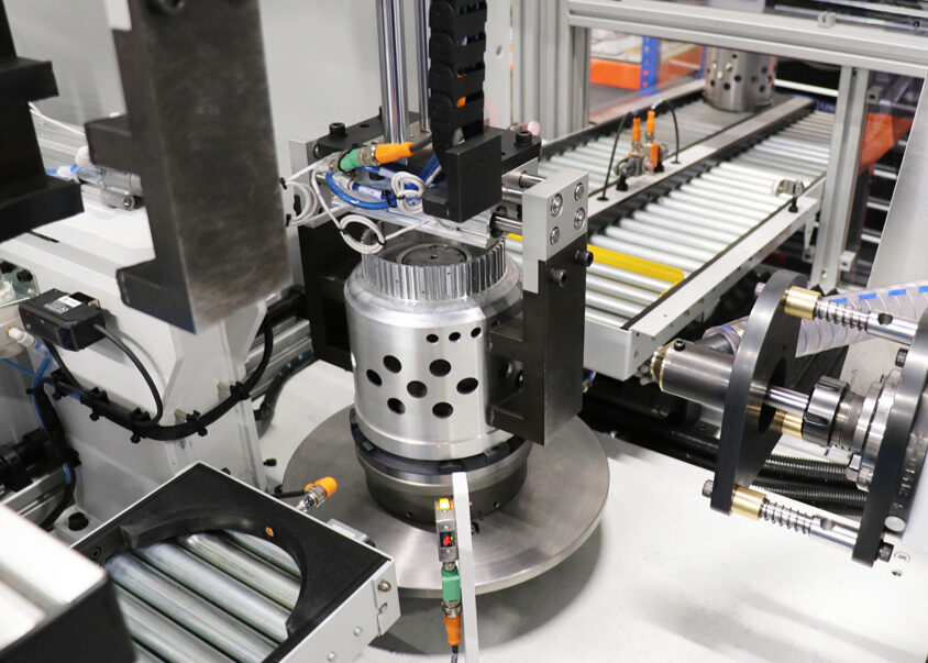 Transmission case balancer